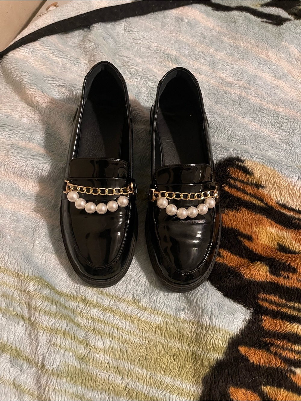 Black loafers with pearls and chains